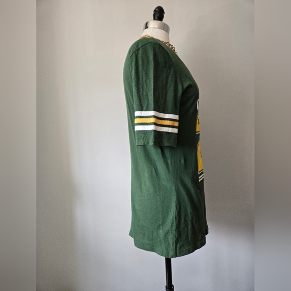 NFL Team Apparel GREEN BAY PACKERS V Neck Short Sleeve Shirt. Large - Picture 4 of 8